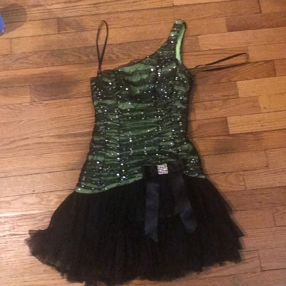 Dress - Picture 2 of 4